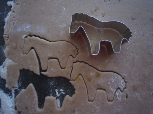 Cutting horses from dough